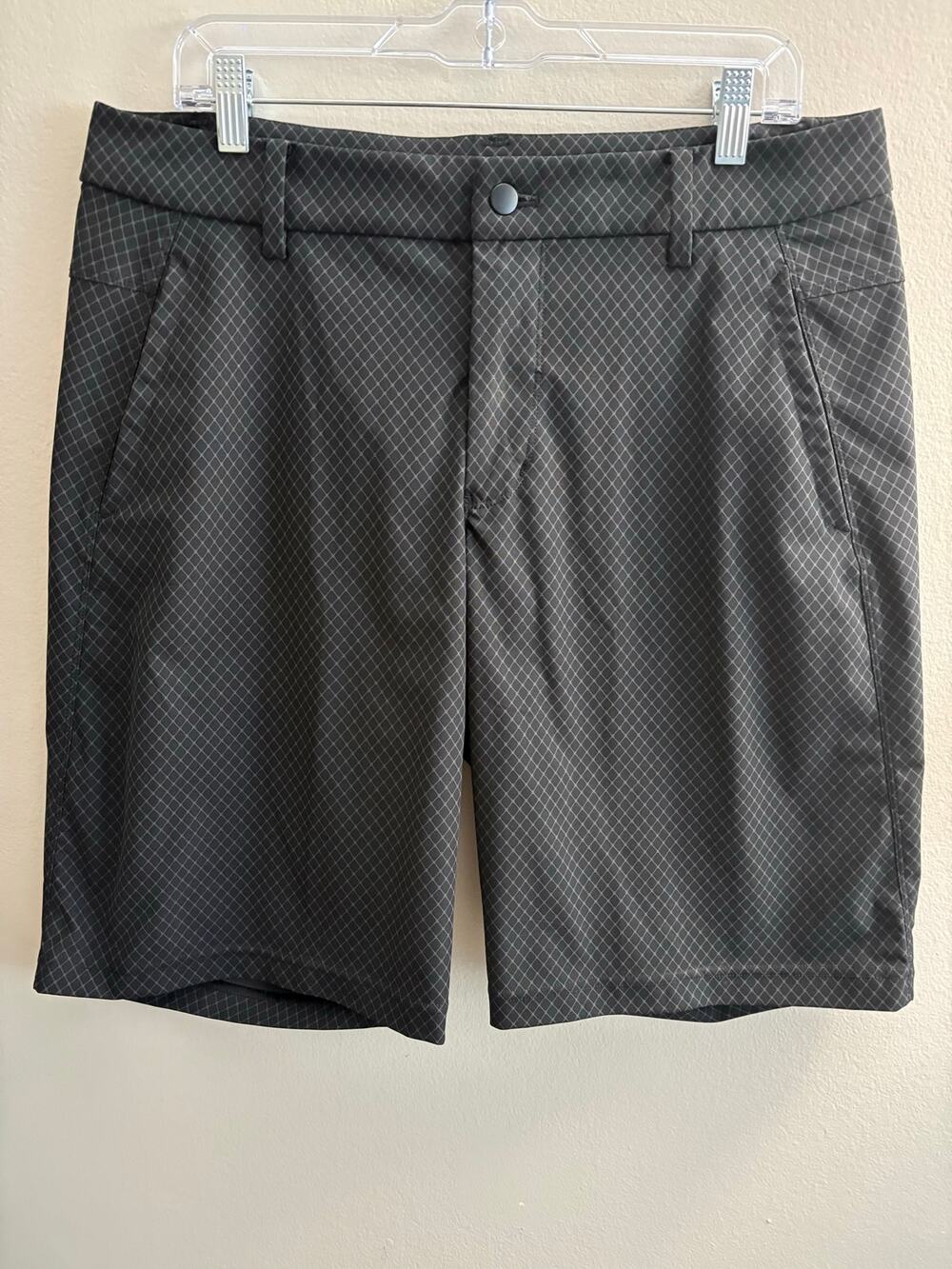 Lululemon Men's Commission Golf Shorts Black Gray Diamond Grid Pattern Size 36